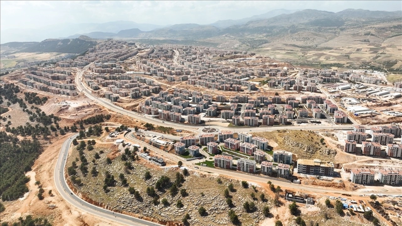 Bakan Kurum, Adıyaman İndere'de yapımı tamamlanan konutların görüntülerini paylaştı