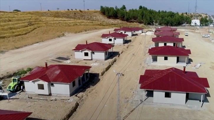 Bakan Özhaseki: Deprem bölgesinde 100 bin köy evimizi çelikten yapacağız