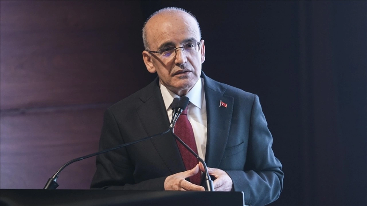 Bakan Şimşek: Artan petrol fiyatlarının enflasyona etkisini sınırlandırmak &uuml;zere &ccedil;alışıyoruz