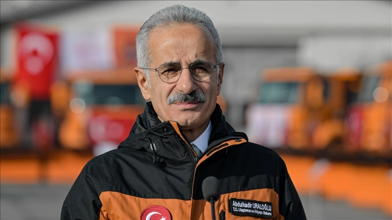 Bakan Uraloğlu: Karayollarımız 14 bin 728 makine ve ekipmanla hizmet verir hale geldi