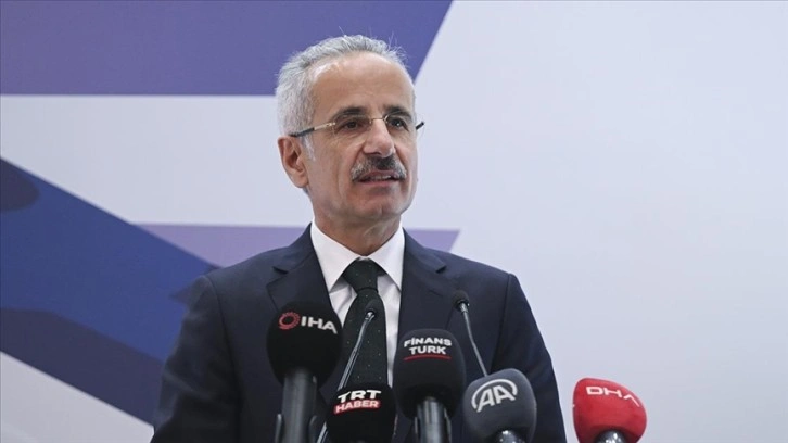 Bakan Uraloğlu: Milli hızlı trenimizi 2025'te yolcu taşımacılığına kazandırmayı hedefliyoruz