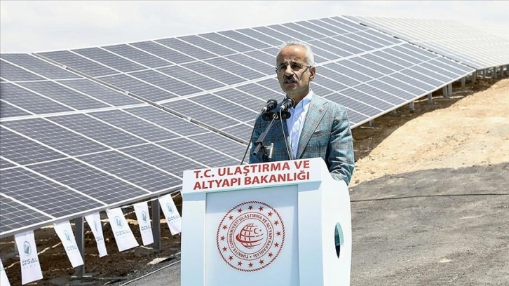 Bakan Uraloğlu, Van'da güneş enerjisi santralinin açılışını yaptı
