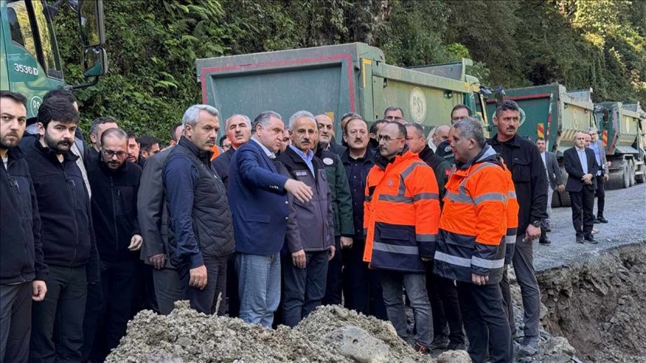 Bakanlar Uraloğlu ve Bak, Çamlıhemşin-Ayder Yaylası yolunda devam eden çalışmaları inceledi