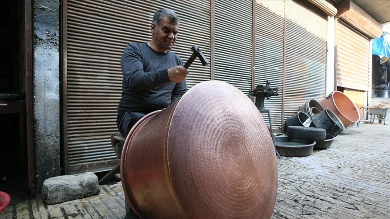 Bakırcılığın Kahramanmaraş'taki son temsilcileri mesleği yaşatmaya çalışıyor