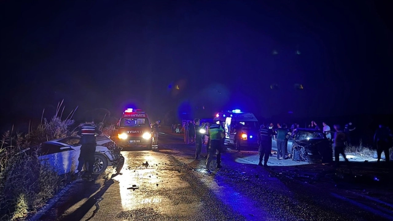 Balıkesir'de zincirleme trafik kazasında 3 kişi öldü, 6 kişi yaralandı