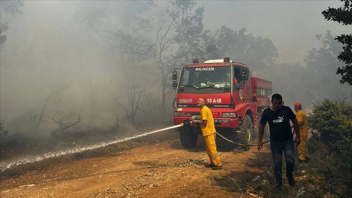 Balıkesir Kepsut'ta çıkan orman yangınına müdahale ediliyor