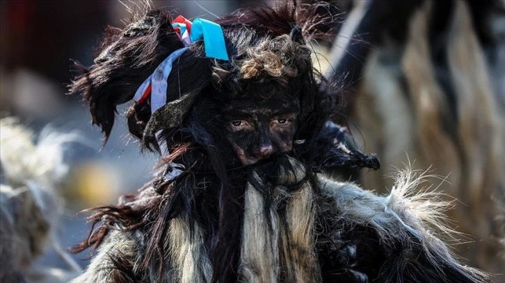 Balıkesir'in kurtuluş yıl dönümü geleneksel 'Tülütabaklar' gösterisiyle renklendi