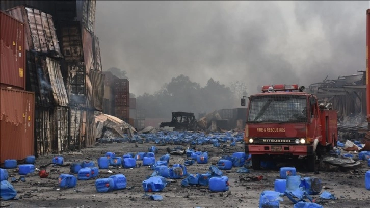 Bangladeş'te kimyasal dolu konteyner deposundaki patlamada 49 kişi öldü
