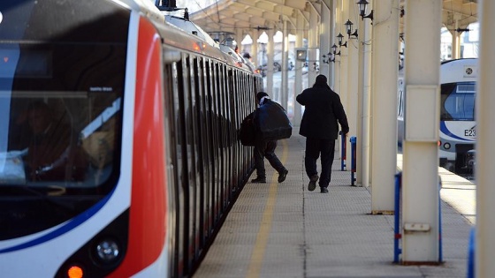 Banliyö hatları Ankara'da bu yıl, İstanbul'da 2018'de açılacak