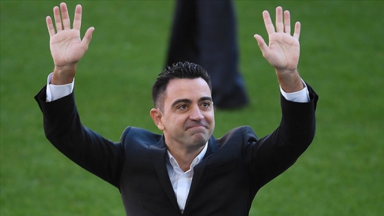 Barcelona, büyük beklentilerle getirilen Xavi Hernandez'i tanıttı