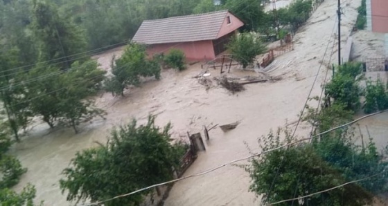 Bartın'ın Hasankadı beldesinde sel felaketi yaşanıyor