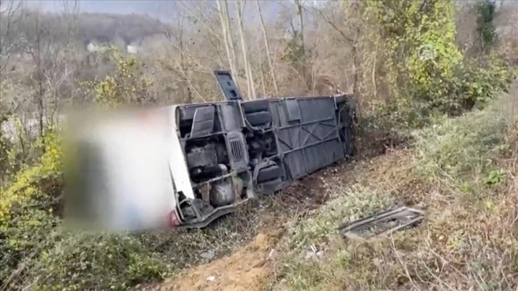 Bartın'da yolcu otobüsünün devrilmesi sonucu 39 kişi yaralandı