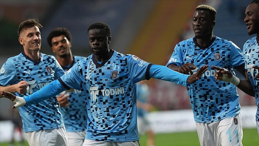 Başakşehir 3 puanı 3 golle aldı