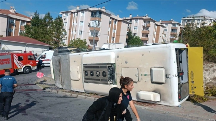 Başakşehir'de devrilen İETT otobüsündeki 7 kişi yaralandı