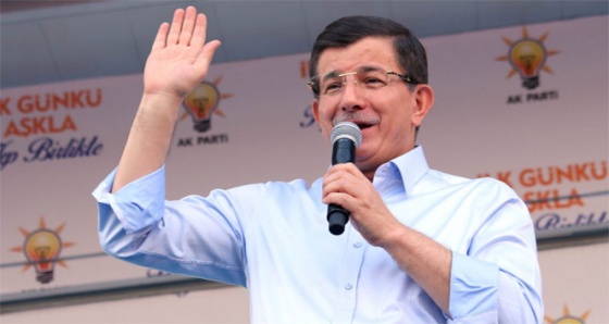 Başbakan Davutoğlu, muhalefet partilerine yüklendi
