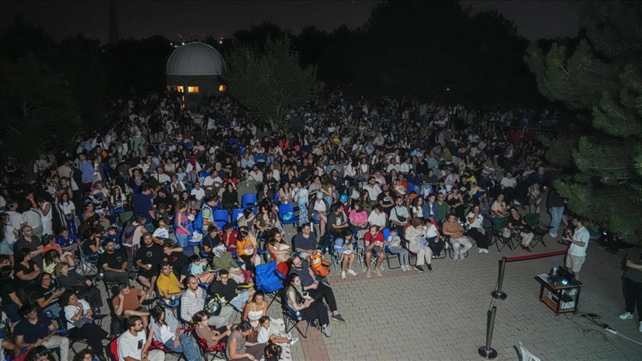 Başkent'te astronomi meraklıları meteor yağmurunu izlemek için rasathanede buluştu