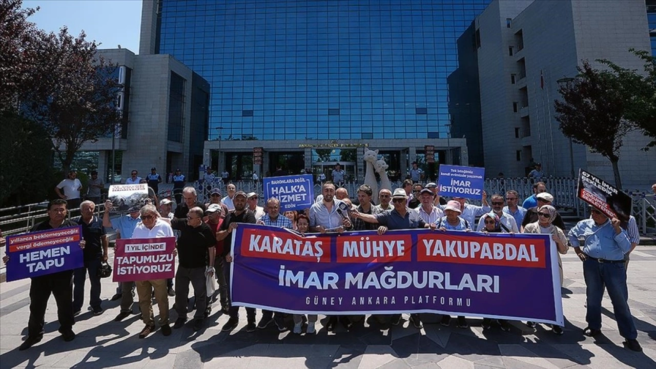 Başkent'te "imar mağdurları" ABB önünde eylem yaptı