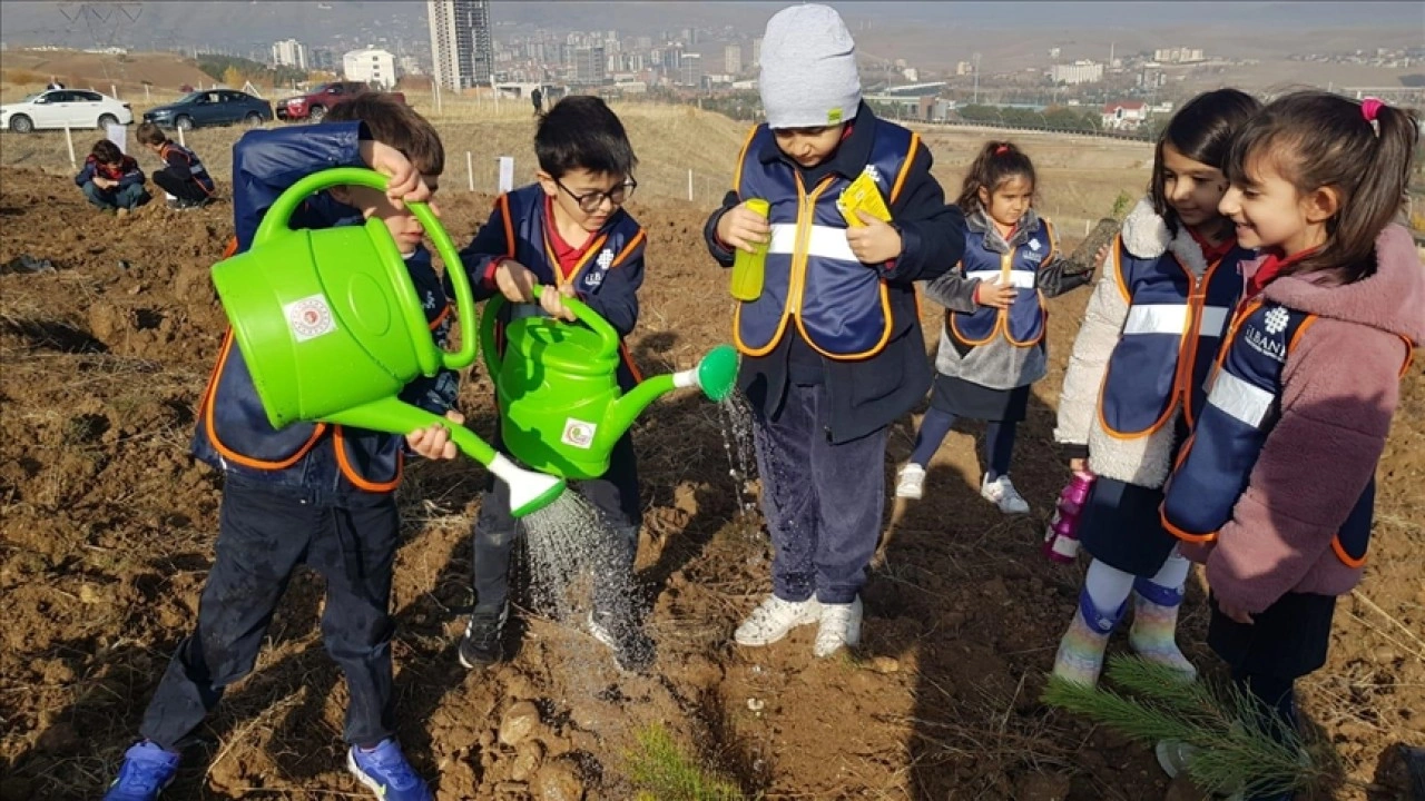 Başkentte öğrencilerin katılımıyla "İLBANK Hatıra Ormanı Karbon Yutak Alanı" oluşturuldu