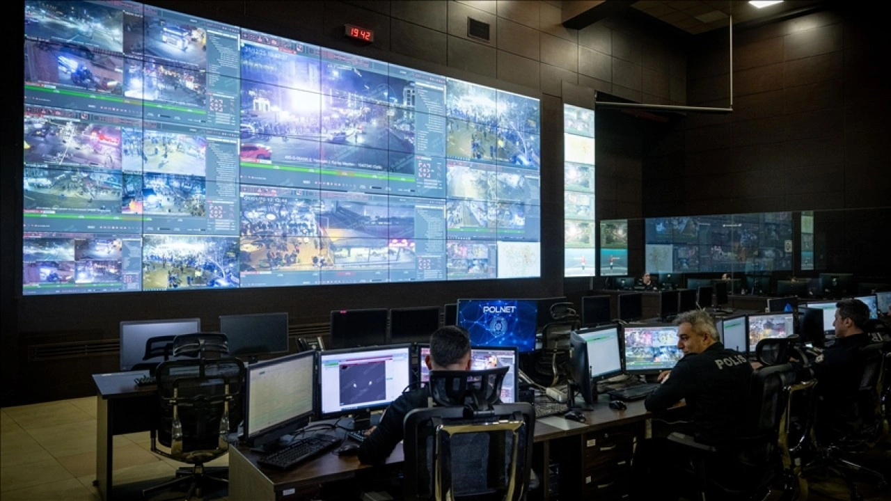 Başkentte yılbaşı tedbirleri KGYS Merkezi'nden takip ediliyor