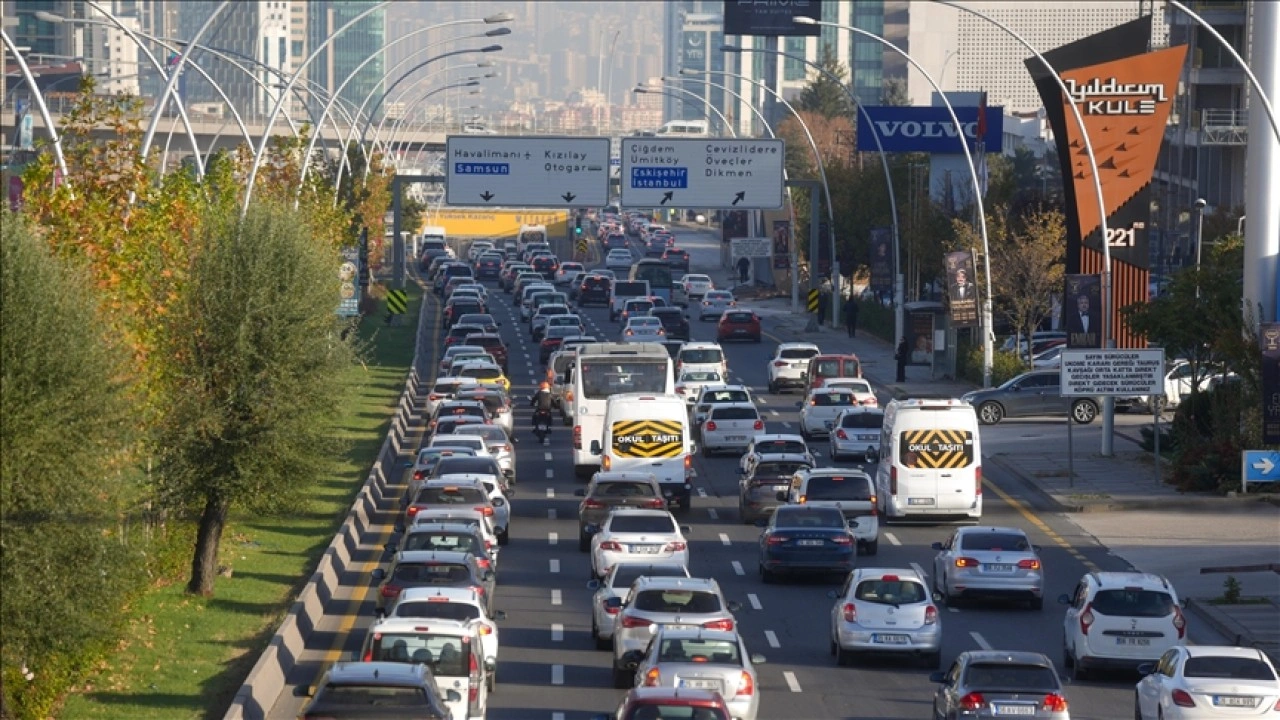 Başkentte yüzde 6,6'lık araç artışı trafiğe 22 dakikalık yük getirdi