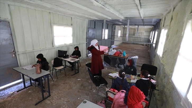 Batı Şeria’da aktivistlerce yapılan prefabrik okul 'İsrail’in yıkım tehdidiyle' karşı karş