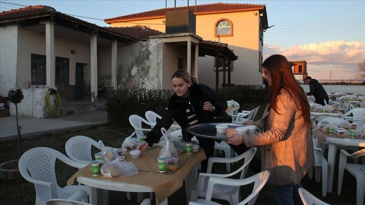 Batı Trakya'da düzenlenen toplu iftarlar bölgedeki sosyal hayatta önemli bir rol oynuyor