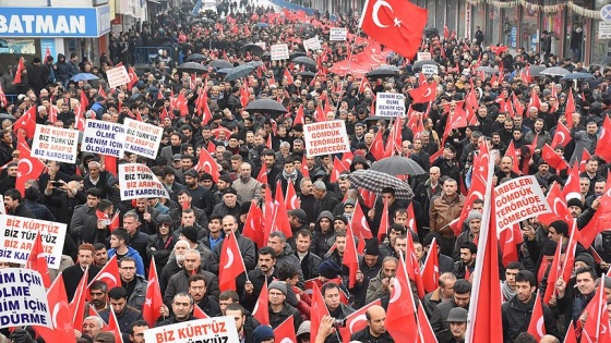 Batman'da binlerce kişi teröre karşı yürüdü