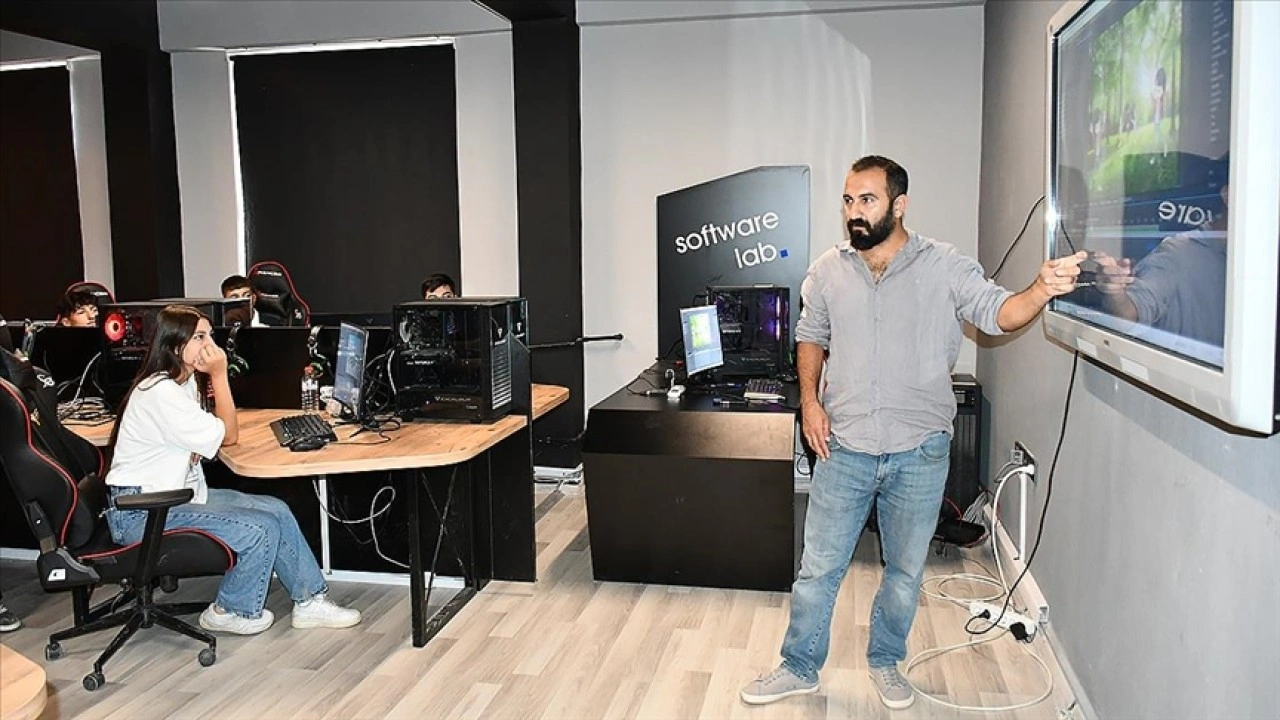 Batman'da öğrenciler katıldıkları "zanaat atölyeleri"nde mesleki becerilerini keşfedi