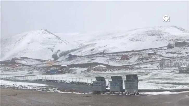 Bayburt ve Gümüşhane'nin yüksek kesimlerinde kar yağışı