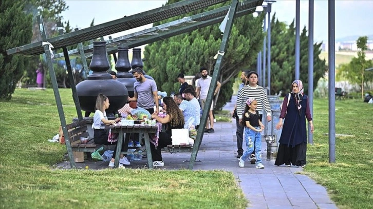 Bayram tatilini Ankara'da geçirenler mesire alanlarını tercih etti