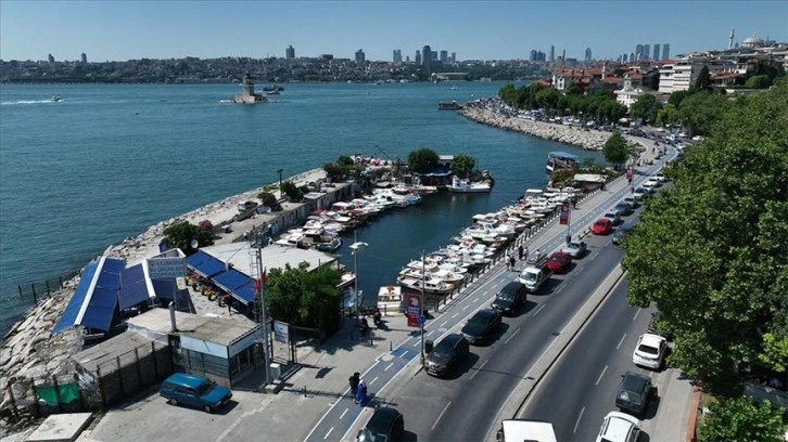 Bayram tatilini İstanbul'da geçirenler sahil, park ve bahçelere akın etti