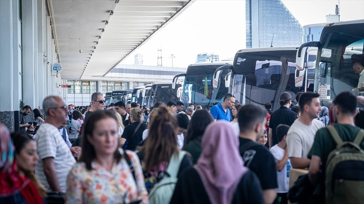 Bayramda otobüs firmalarına fahiş fiyat ve korsan taşımacılık sebebiyle 25,8 milyon lira ceza kesildi