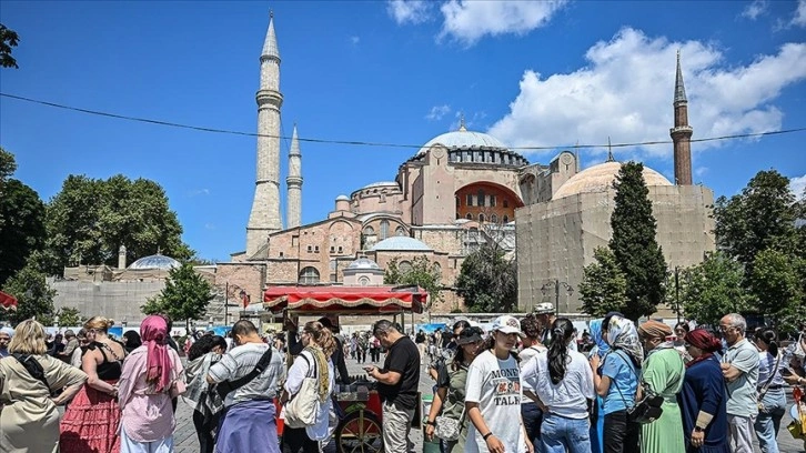 BBC Türkiye'ye gelen yabancı turist sayısındaki artışa dikkati çekti