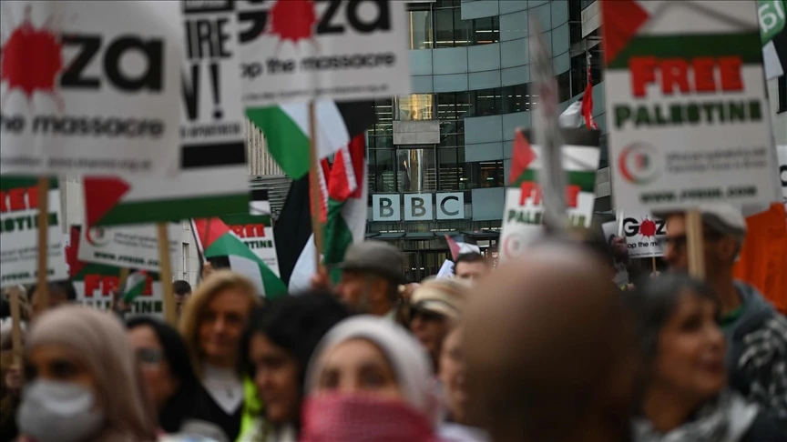 BBC'ye, yayınlarında İsrail'in Gazze soykırımını gizlediği gerekçesiyle protesto