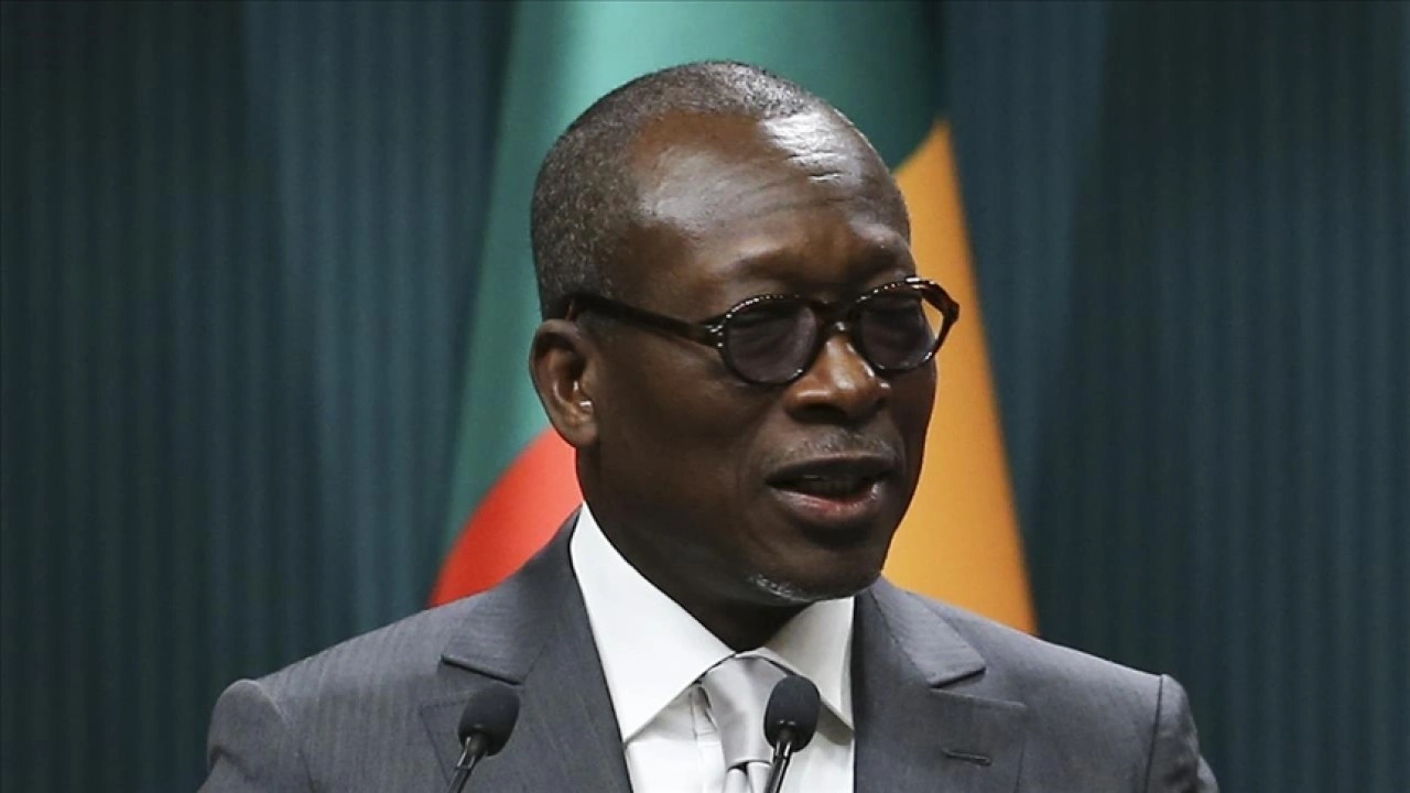 Benin Cumhurbaşkanı darbe girişimine karışıp firar eden askerlerin yakalanacağını söyledi
