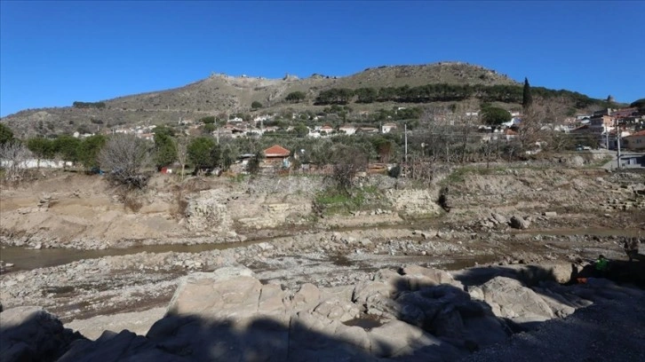 Bergama Antik Kenti'nde yeni sur duvarları keşfedildi