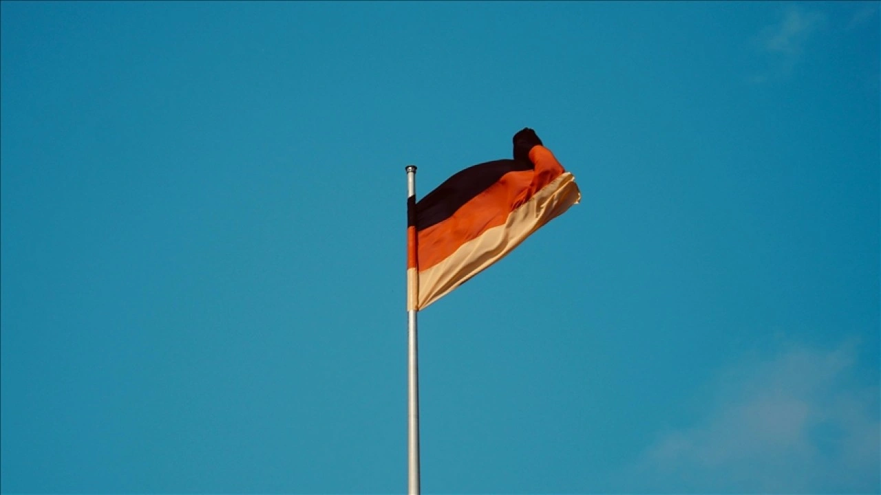 Berlin'de baş&ouml;rt&uuml;l&uuml; kadına ırk&ccedil;ı saldırı