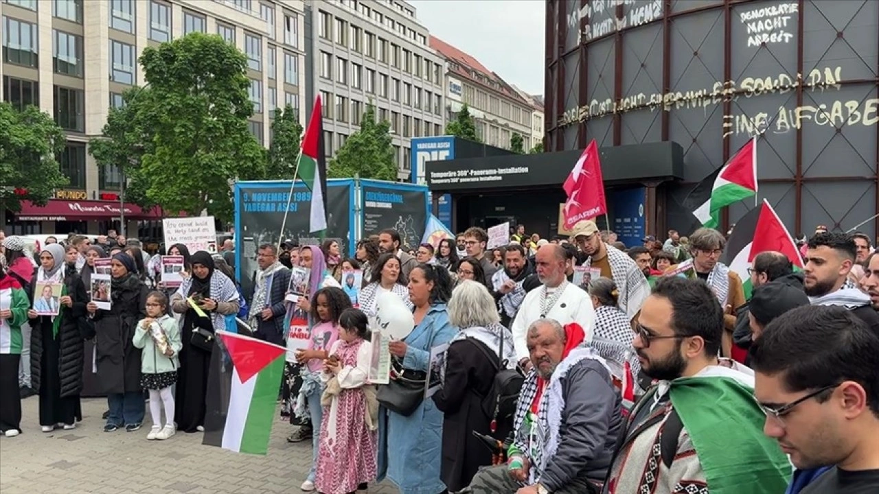 Berlin’de Filistin’e destek amacıyla gösteriler düzenlendi
