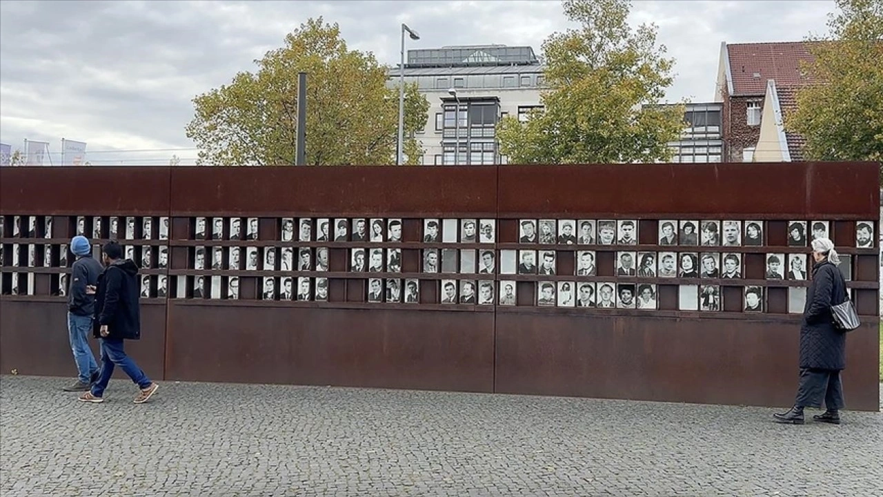 Berlin Duvarı'nın yıkılışının üzerinden 36 yıl geçti