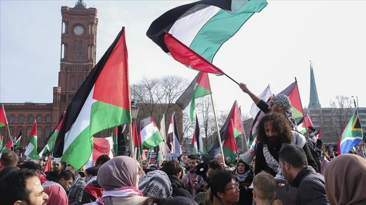 Berlin ve Paris'te Filistin’e destek gösterileri