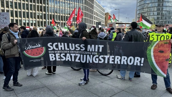 Berlin'de, Almanya'nın İsrail'e silah sevkiyatına protesto