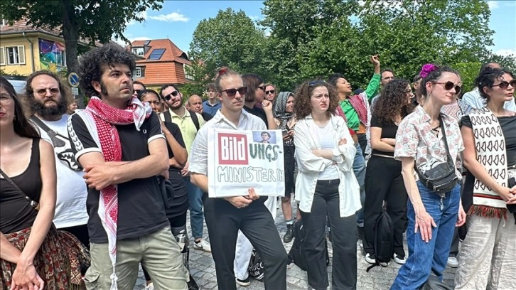 Berlin’de öğrenciler Filistin destekçilerine yönelik baskıları protesto etti