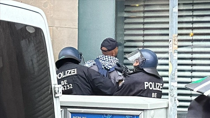 Berlin'de öğrencilerin Filistin'e destek gösterisine polis müdahale etti