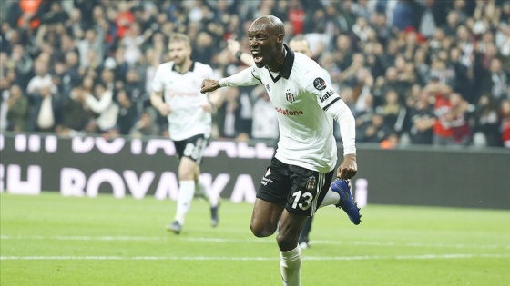 Beşiktaş, Atiba Hutchinson'ın sözleşmesini uzattı
