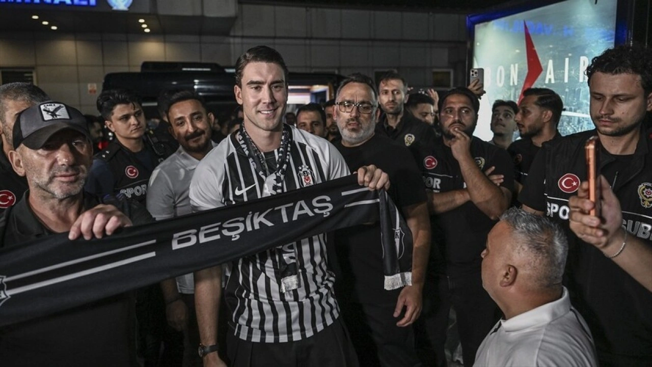 Beşiktaş, Dusan Vlahovic'i İstanbul'a getirdi