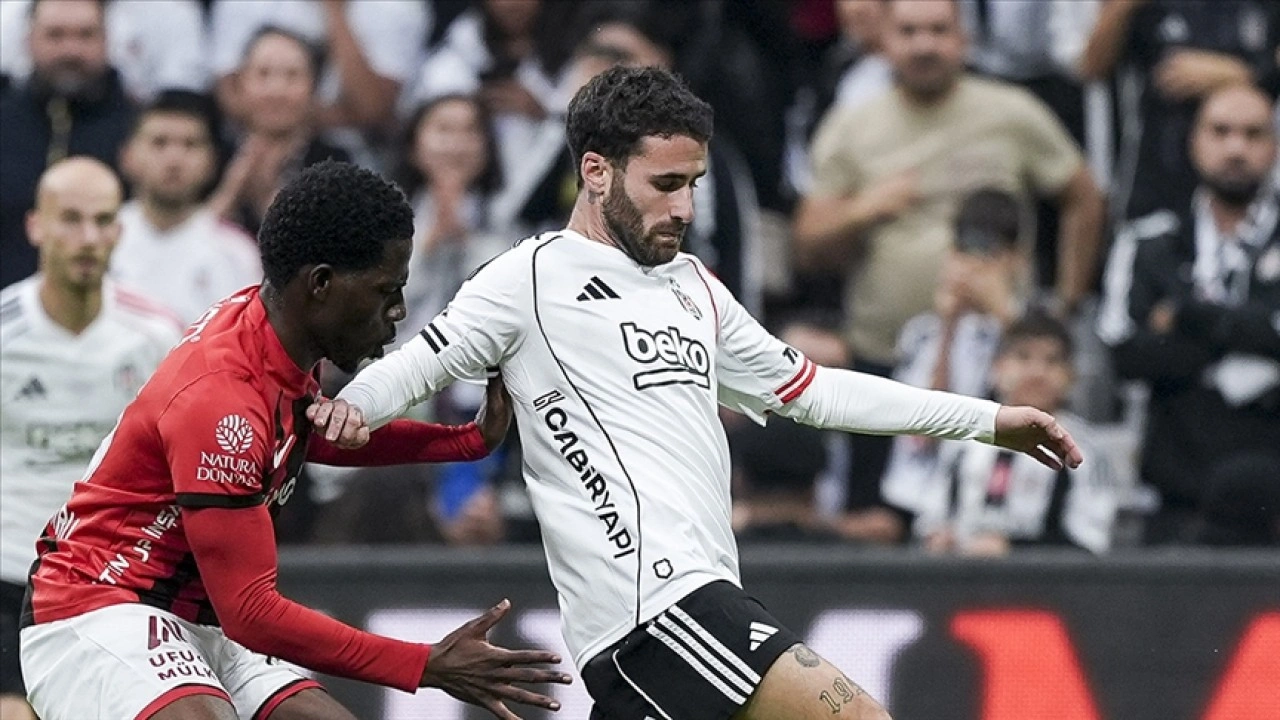 Beşiktaş'ın Portekizli futbolcusu Rafa Silva'nın menajerlik şirketinden açıklama