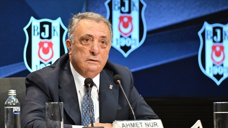 Beşiktaş Kulübü Başkanı Ahmet Nur Çebi, futbol takımıyla vedalaştı