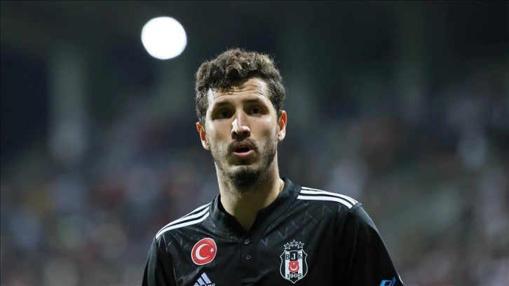 Beşiktaş, Salih Uçan'ı Medipol Başakşehir'e kiraladı