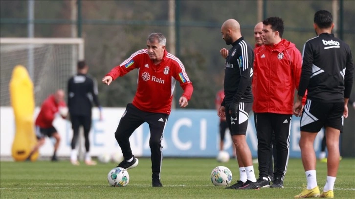 Beşiktaş'ın Galatasaray derbisi kamp kadrosu belli oldu