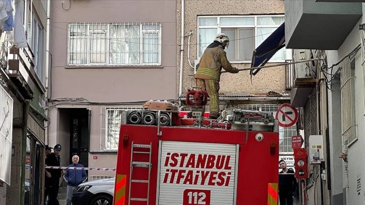 Beşiktaş'ta 4 katlı binanın tadilat yapılan ikinci katındaki dairede patlama meydana geldi